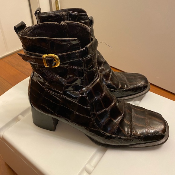 1990’s vintage patent brown leather bootie - Picture 2 of 13